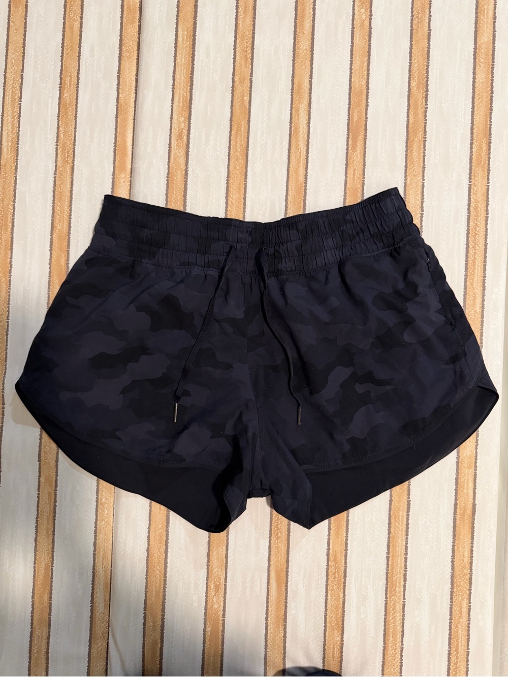 Lululemon Reversible Camo to Black Shorts 8